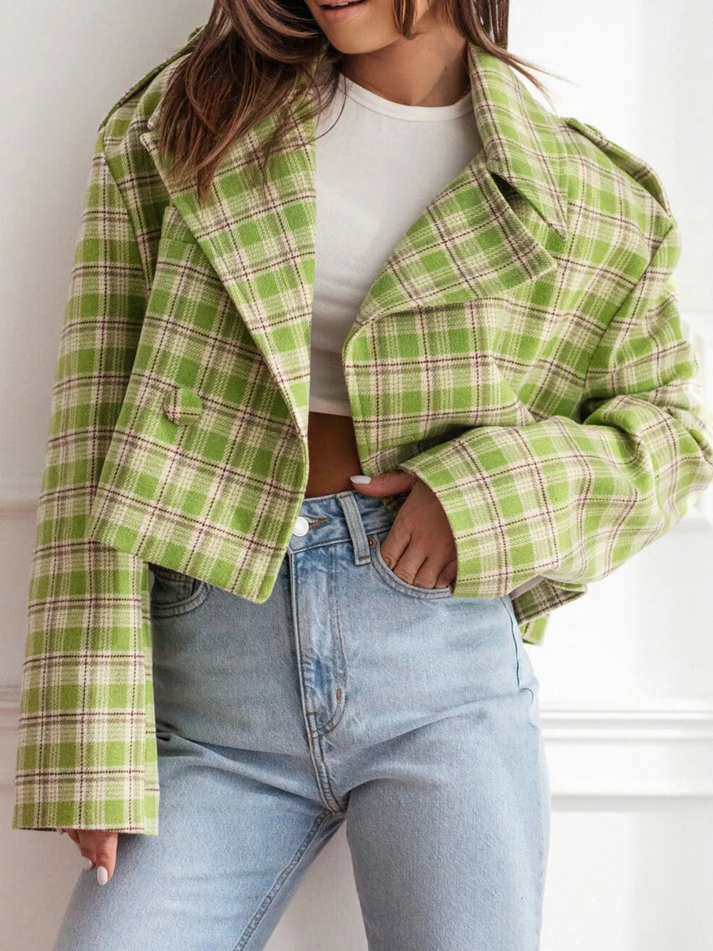 L'Indispensable Mode : Veste Plaid Courte au Look Tendance