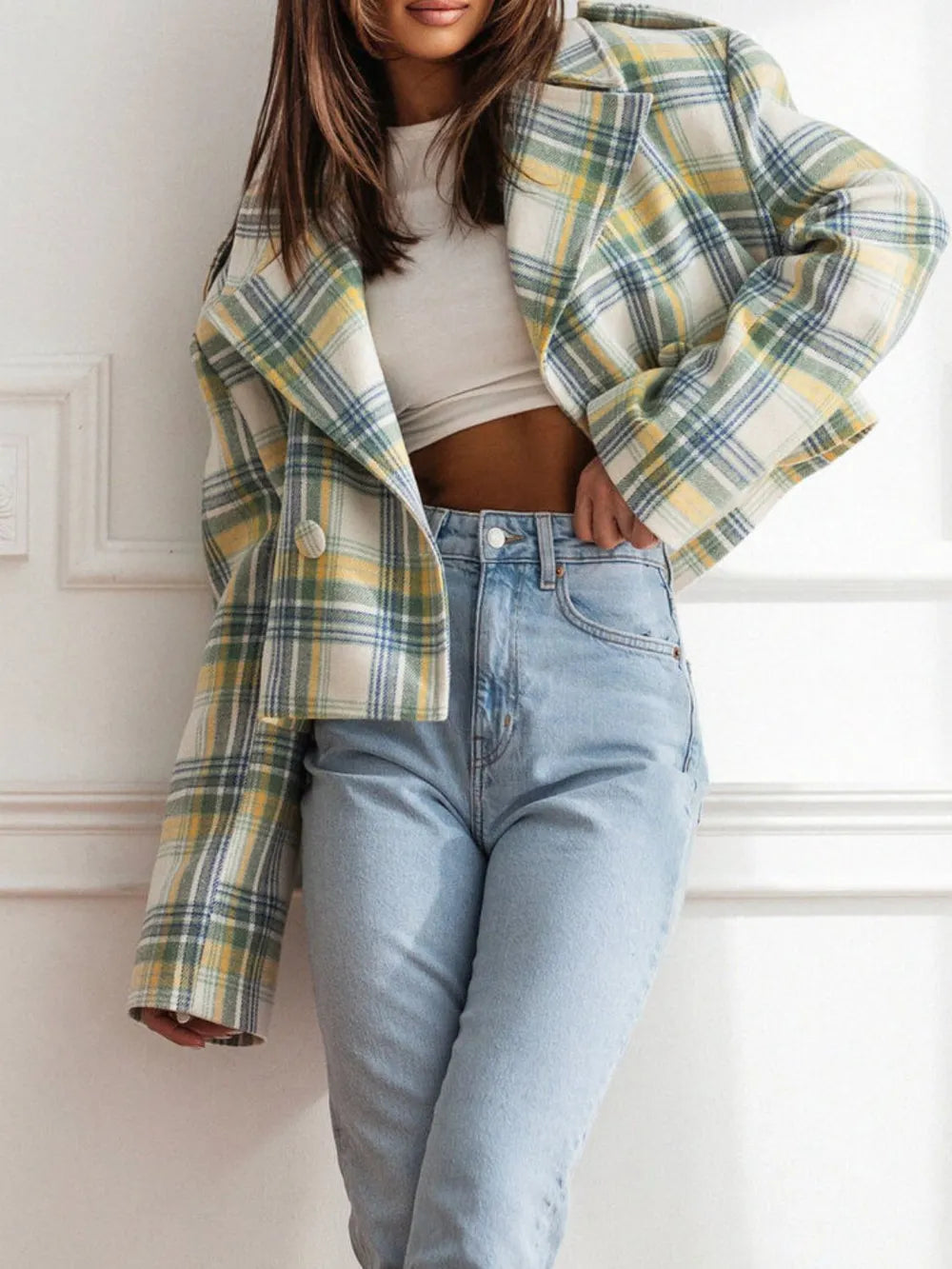 L'Indispensable Mode : Veste Plaid Courte au Look Tendance