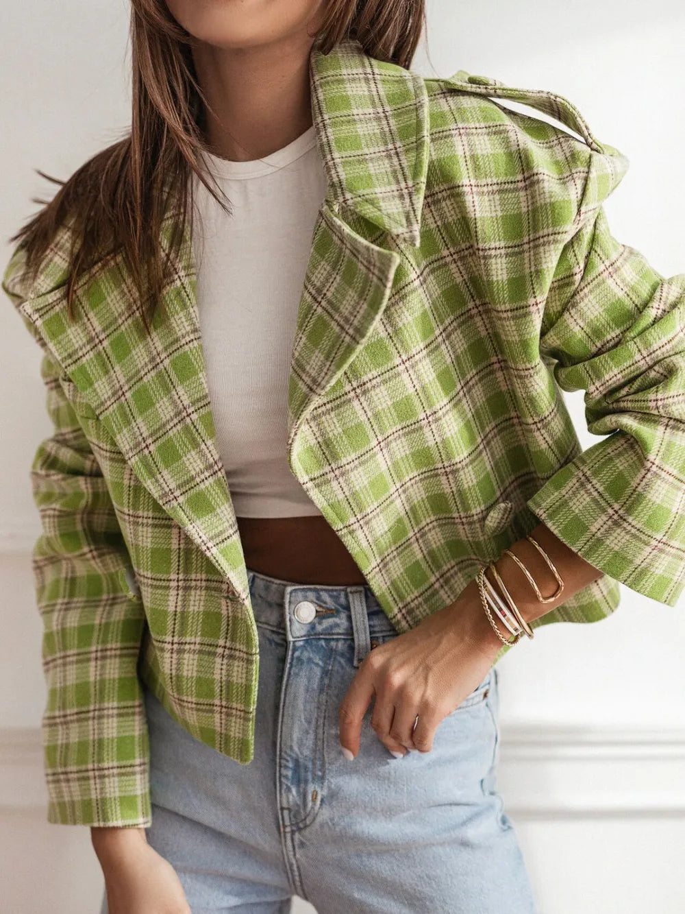 L'Indispensable Mode : Veste Plaid Courte au Look Tendance