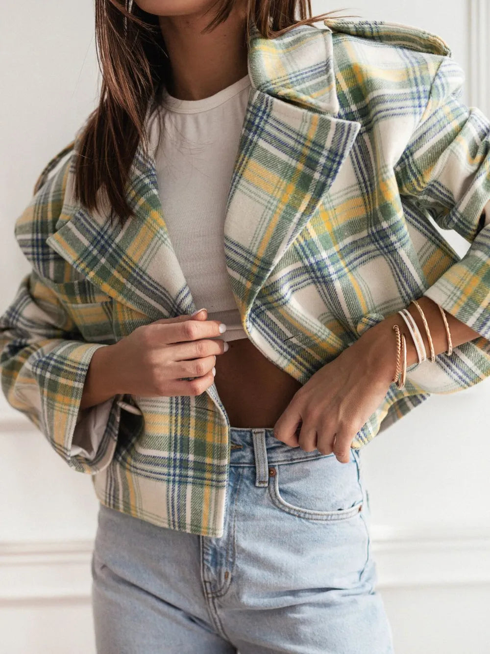 L'Indispensable Mode : Veste Plaid Courte au Look Tendance