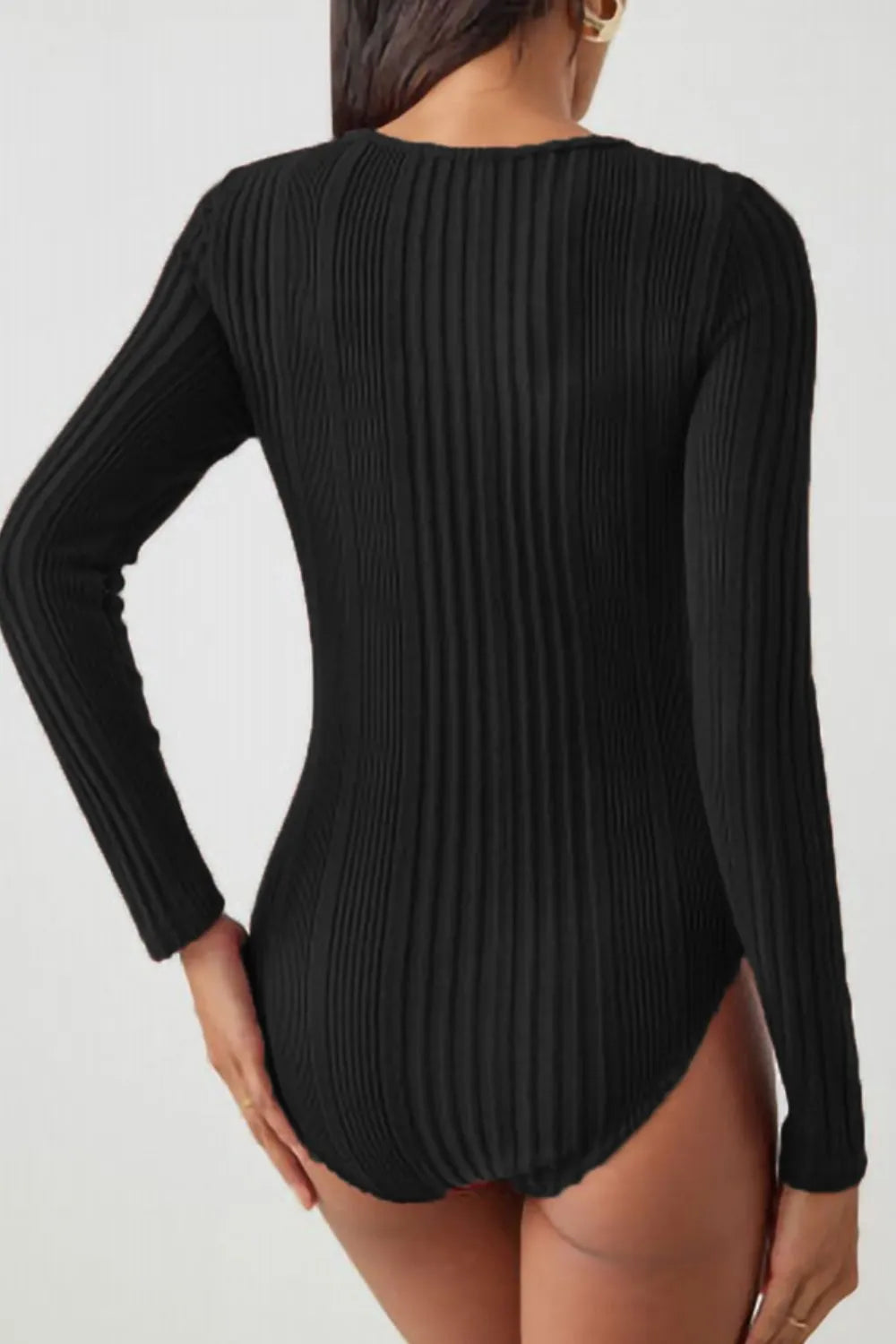 Ribbed Cutout Bodysuit – Élégance et Tendance au Quotidien