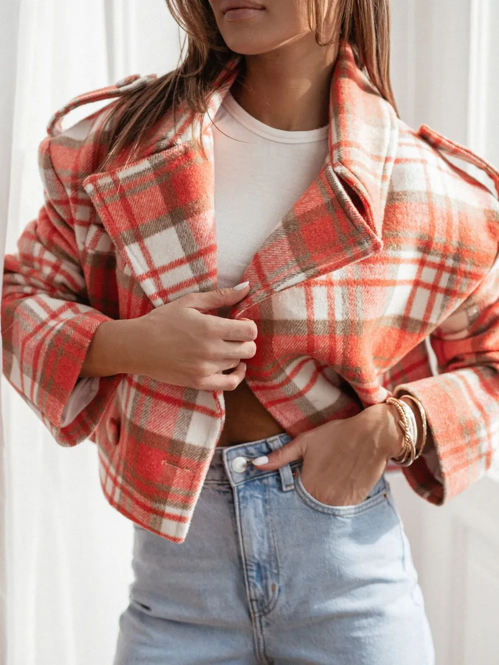 L'Indispensable Mode : Veste Plaid Courte au Look Tendance