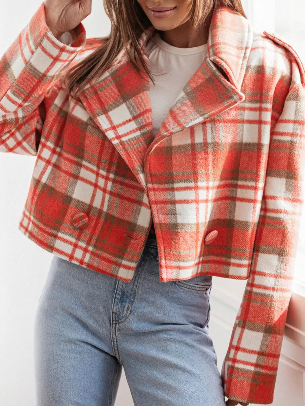 L'Indispensable Mode : Veste Plaid Courte au Look Tendance