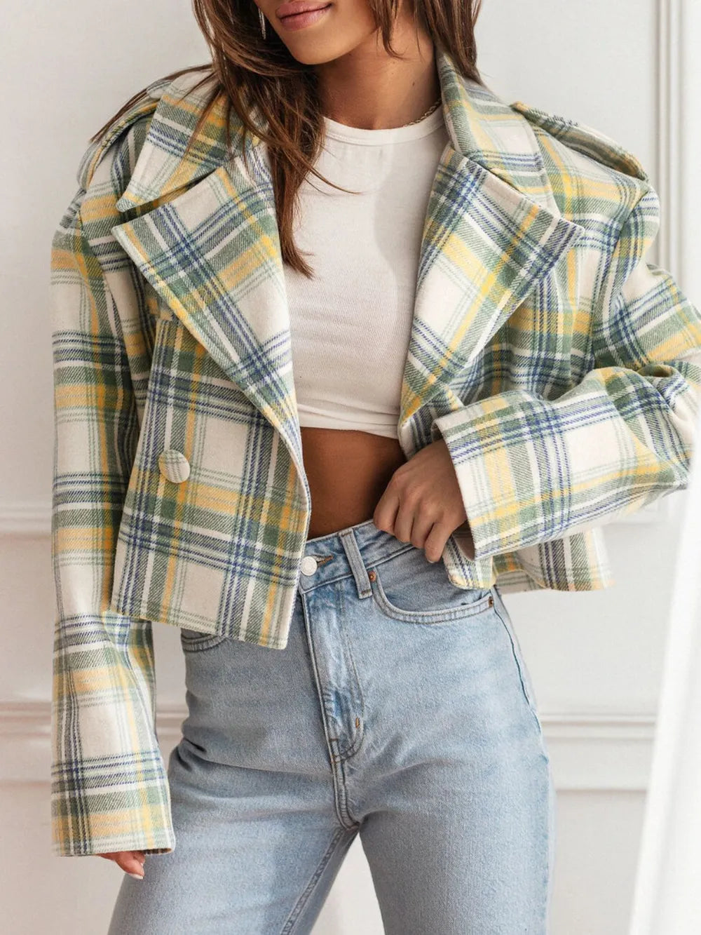 L'Indispensable Mode : Veste Plaid Courte au Look Tendance