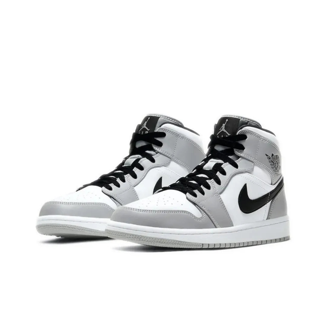 Nike Air Jordan 1 Mens trainers Medium Cut Basketball Shoes White