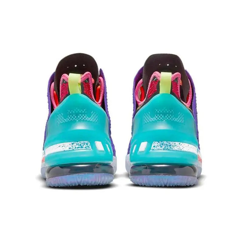 Nike LeBron 18 Low - Performance et Style dans un Design Éclatant!