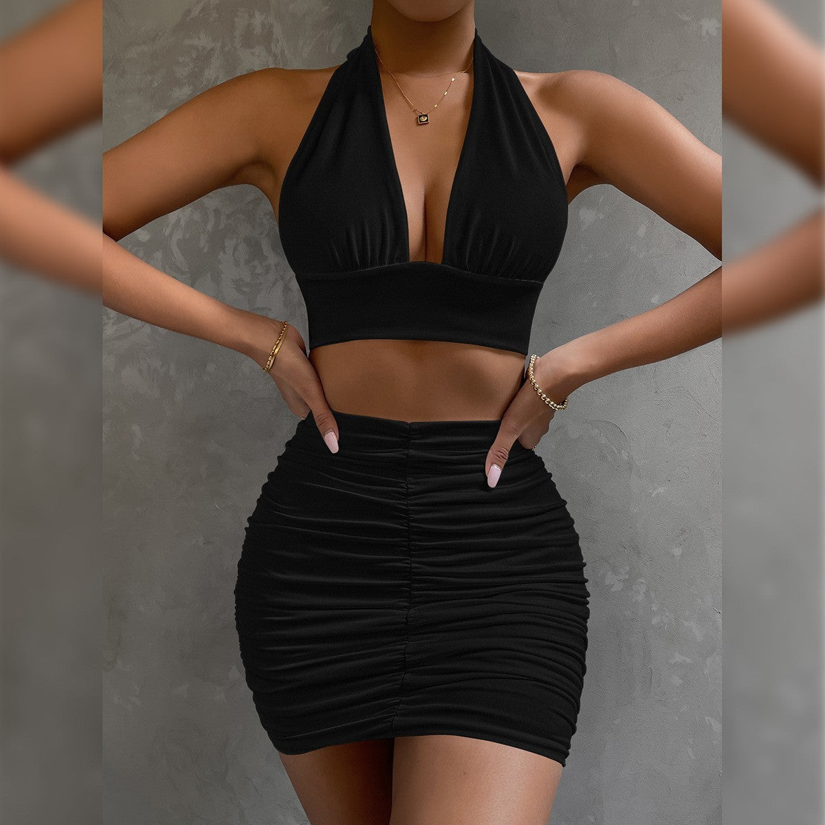 2 Piece Set – Backless Top &amp; Pleated Skirt 🖤✨